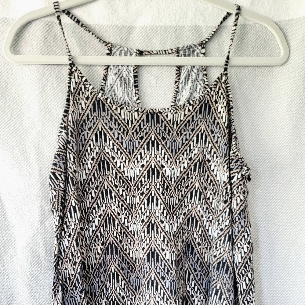 Old navy neutral print keyhole swing tank size L